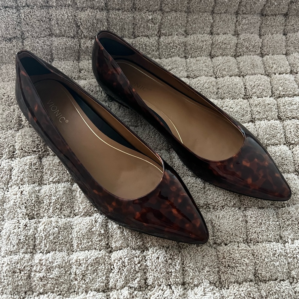 Vionic Women's Pointed Toe Tortoiseshell Patent Flats in Brown - Picture 9 of 14